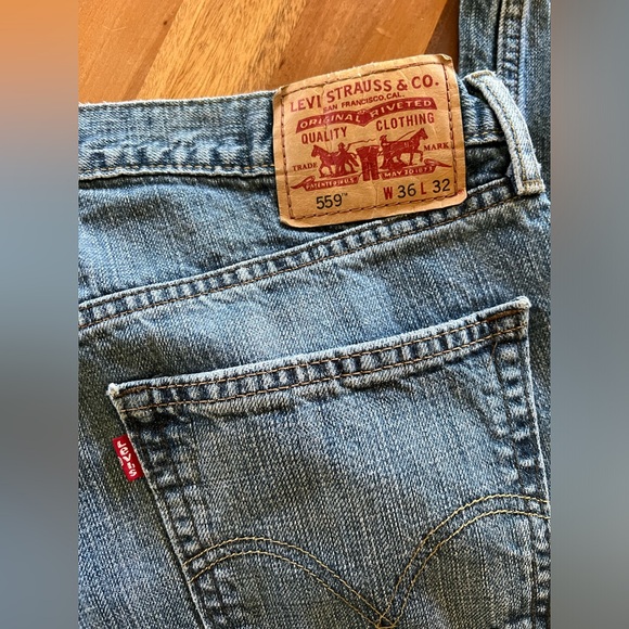 Men’s Relaxed Straight 559 Levi’s Jeans - Picture 6 of 6